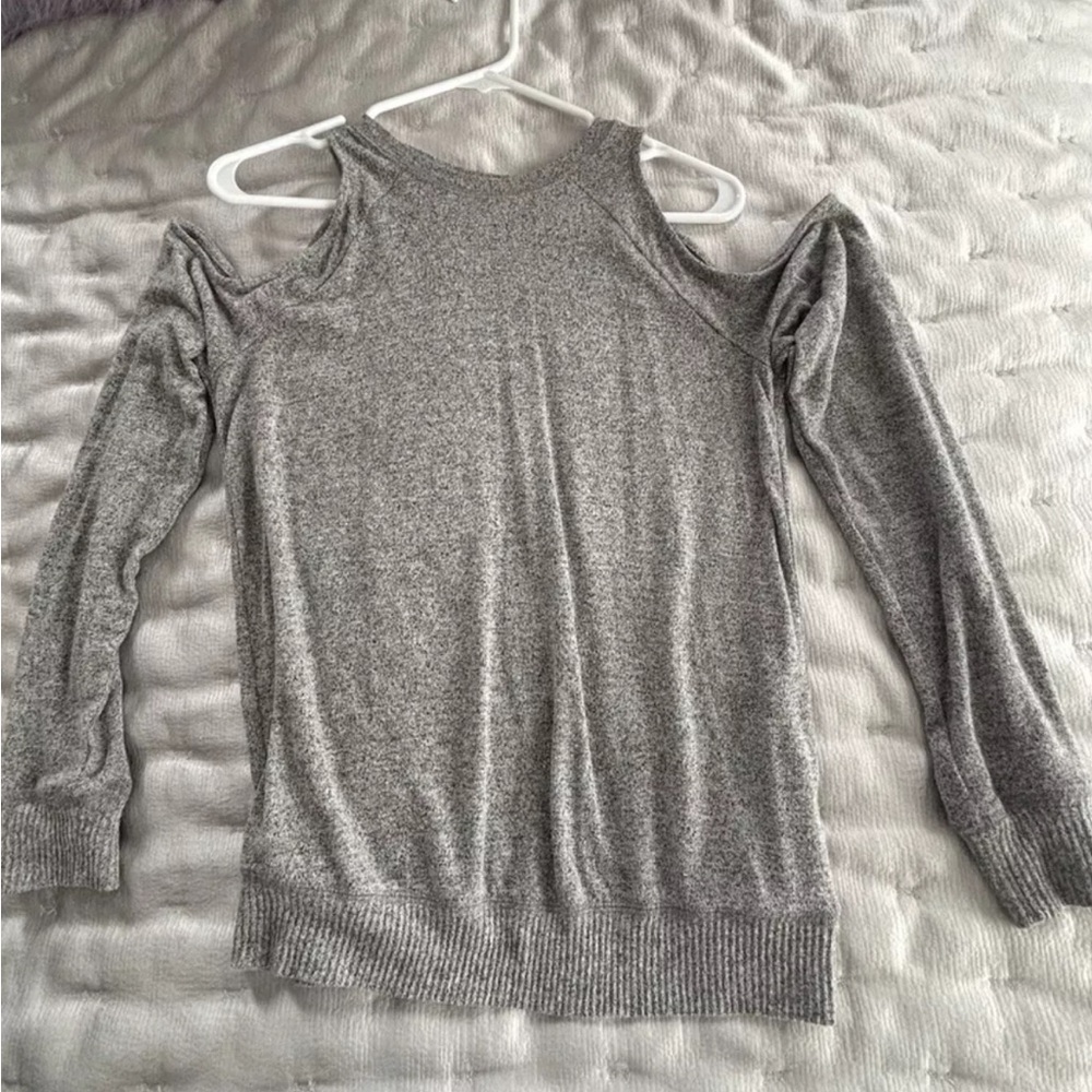 Abercrombie & Fitch Gray Off-the-Shoulder Sweater